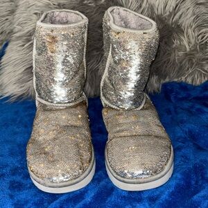 Preown sparkle Uggs from silver to gold swipe with your hands